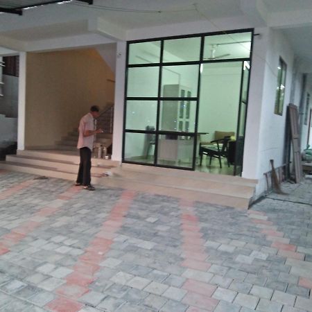 Metro Mens Hostel Kochi Extérieur photo