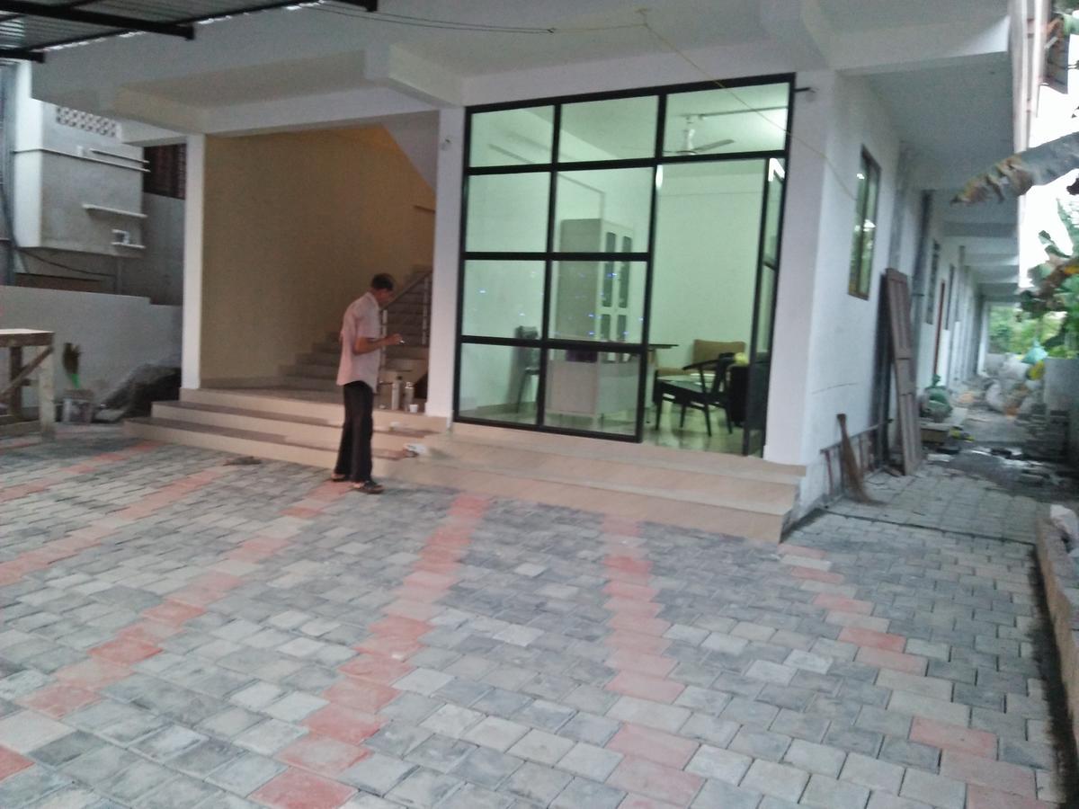Metro Mens Hostel Kochi Extérieur photo